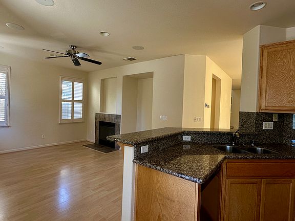5th image of 915 Walden Ct