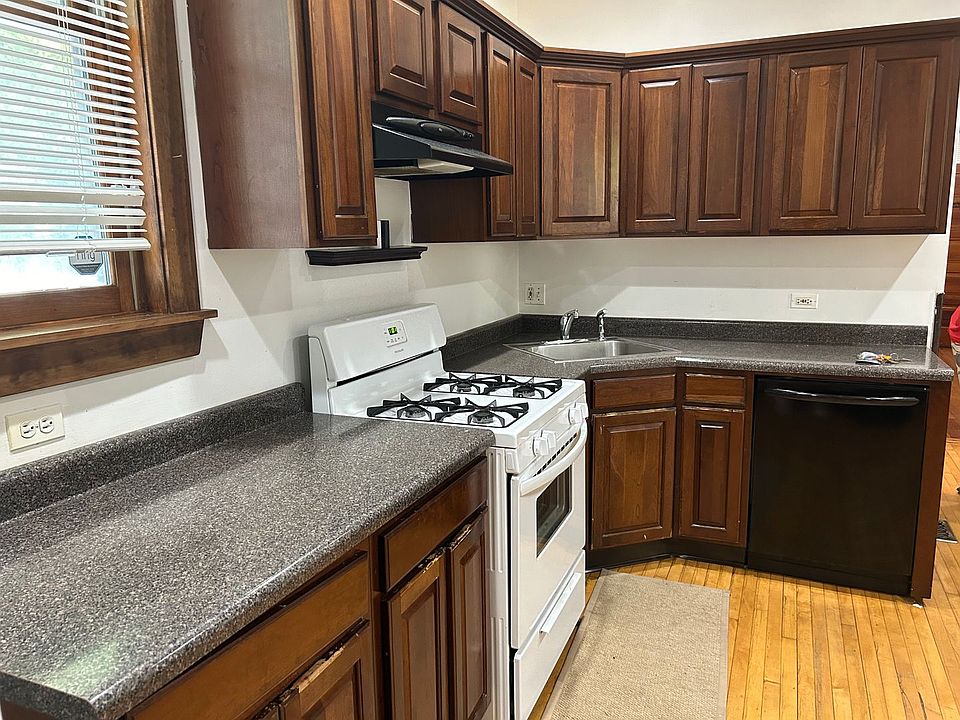 1st image of 3324 N Ravenswood Ave #1