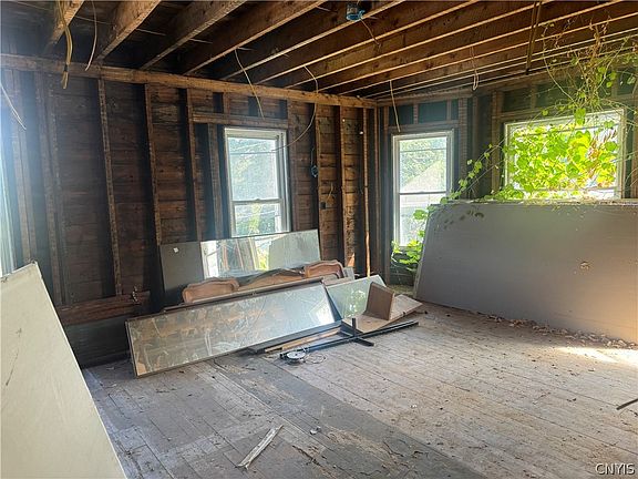 4th image of 70 Church St