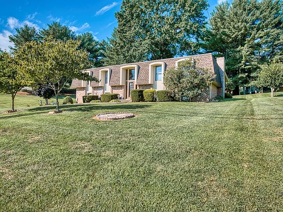 4th image of 60 Lawndale Dr