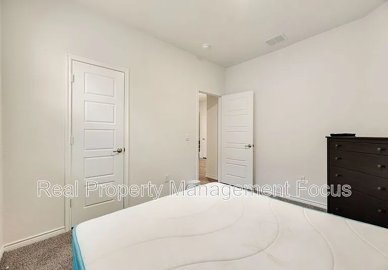 7205 Bledington Ln — Photo 23