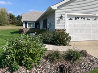 7572 Newbury Rd, Woodbury, MN 55125