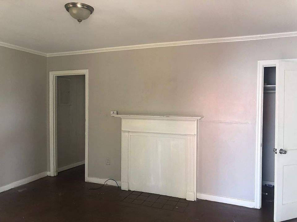 2nd image of 2219 Greenwood St