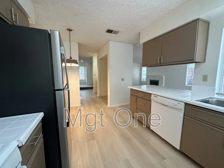 23575 Parkland Ave — Photo 2