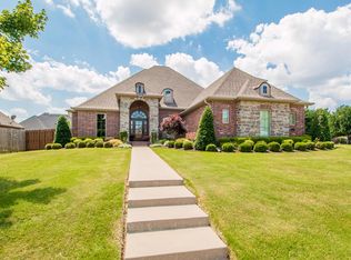 2300 S Mont Blanc Ave, Rogers, AR 72758