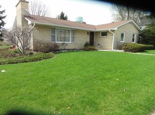 254 S Main St, Burlington, IL 60109