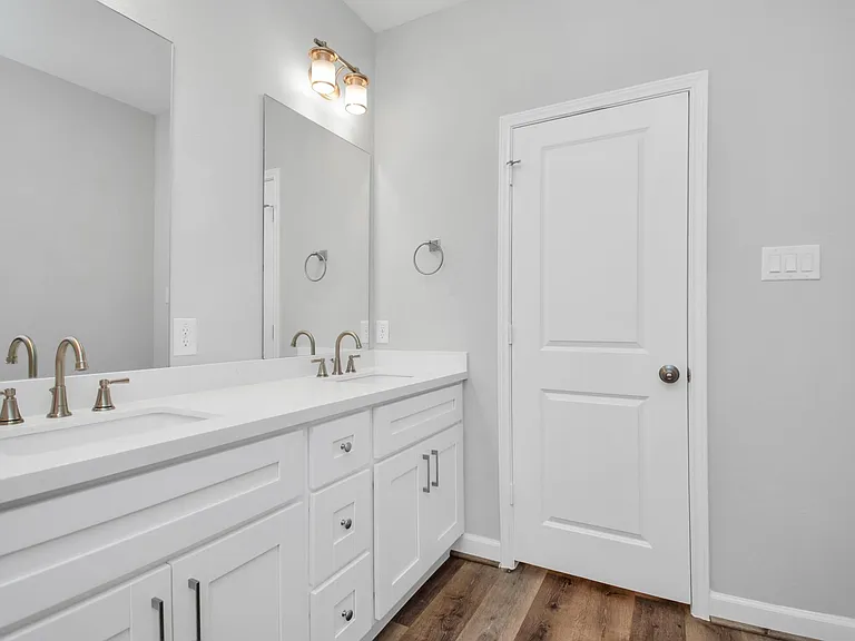 2355 Hoskins Dr — Photo 36
