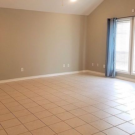 3rd image of 313 Robinhood Dr