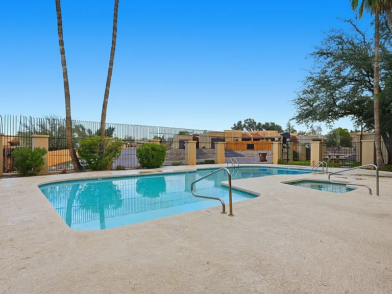 4304 W Pyracantha Dr — Photo 30