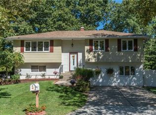 7 Mark St, Port Jefferson Station, NY 11776