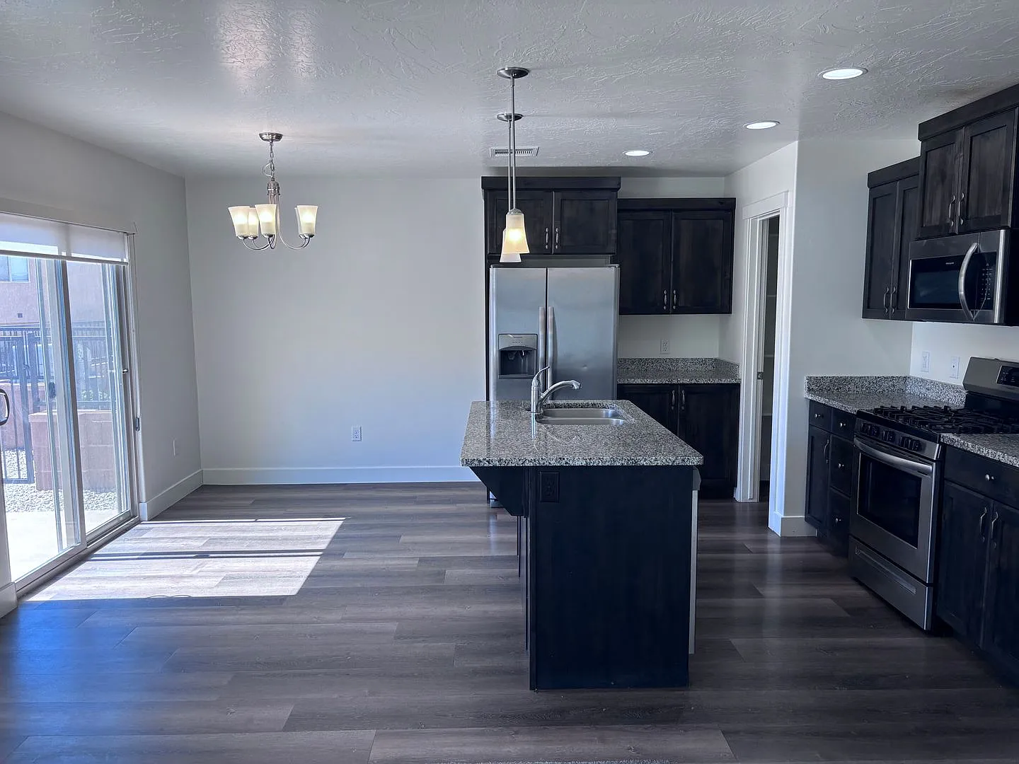 4 bed | 2 1/2 bath | 2 car garage in Desert Canyon with washer/dryer/fridge — Photo 4