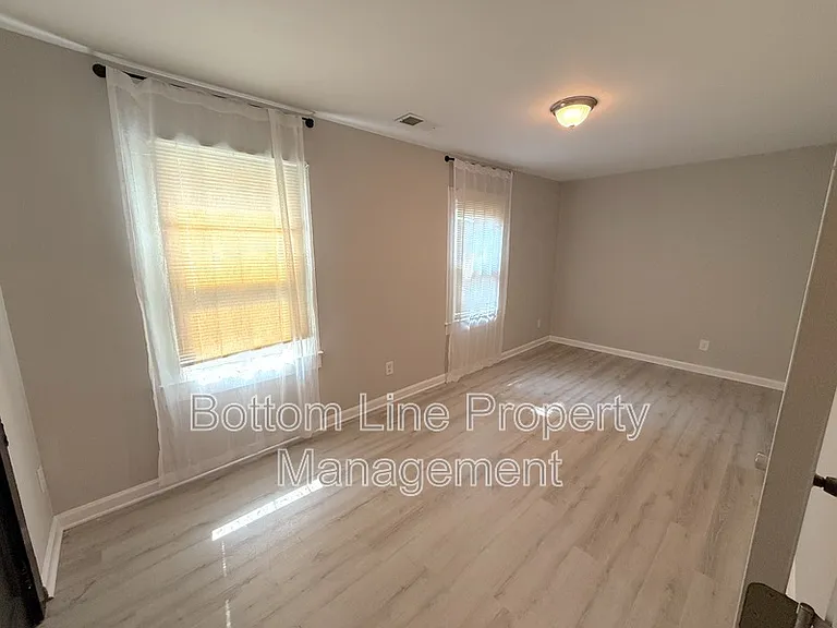 613 1/2 Charlotte Ave #D — Photo 5