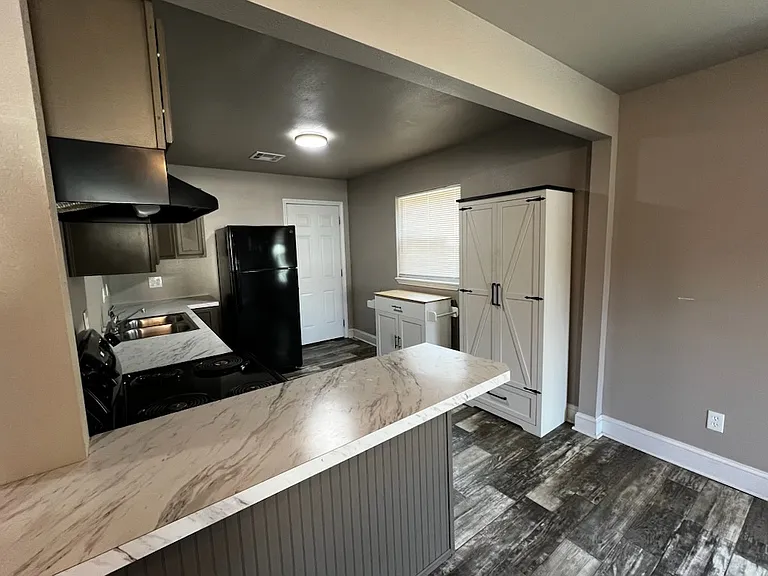 2512 W 37th St — Photo 10