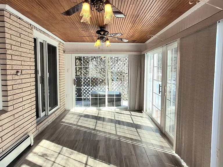10 Carson Ln — Photo 13