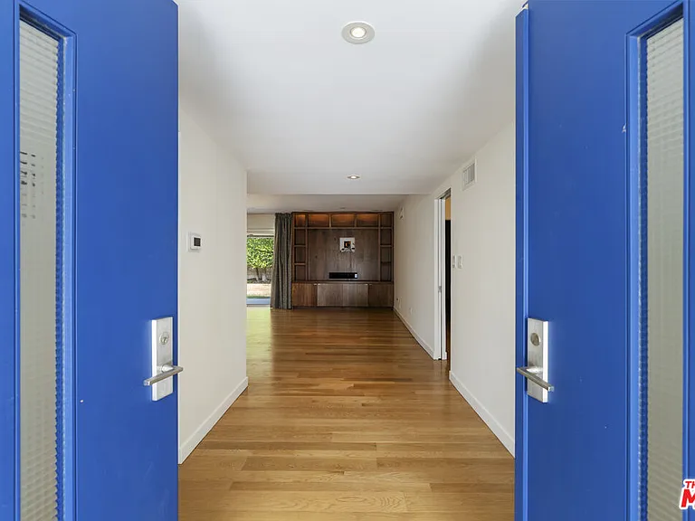 6225 S Corning Ave — Photo 3