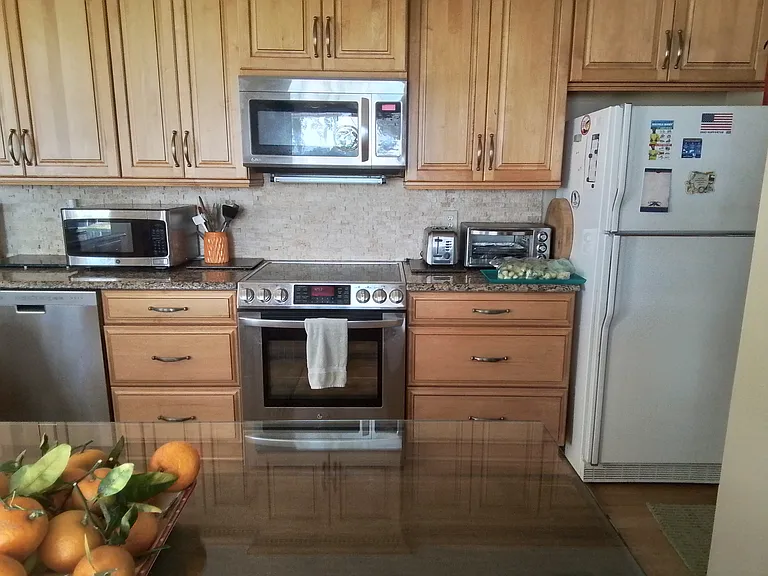 450 Broward Rd — Photo 4
