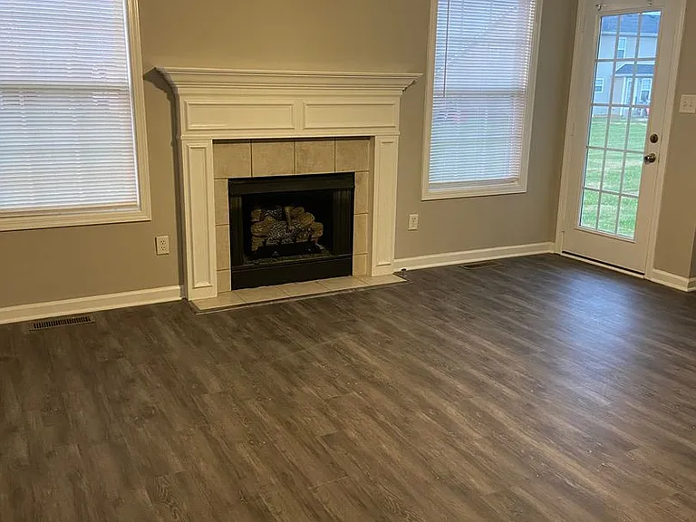 221 Hanover Ct — Photo 3