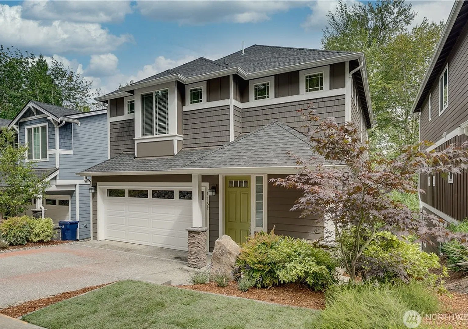 5Bd/3.5Ba Bothell Home — Photo 2