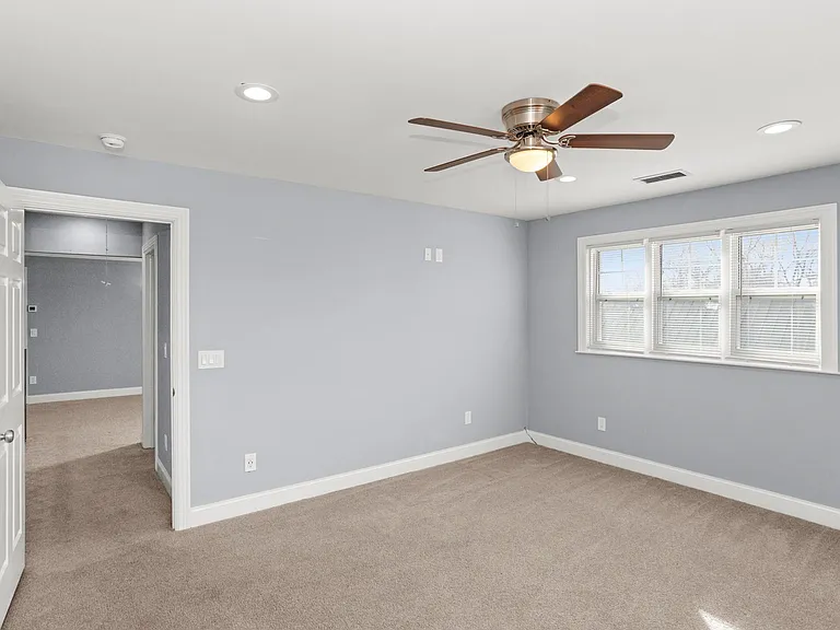 239 E Bledsoe St — Photo 42