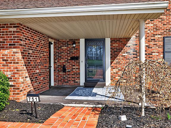 3rd image of 751 Allin Dr