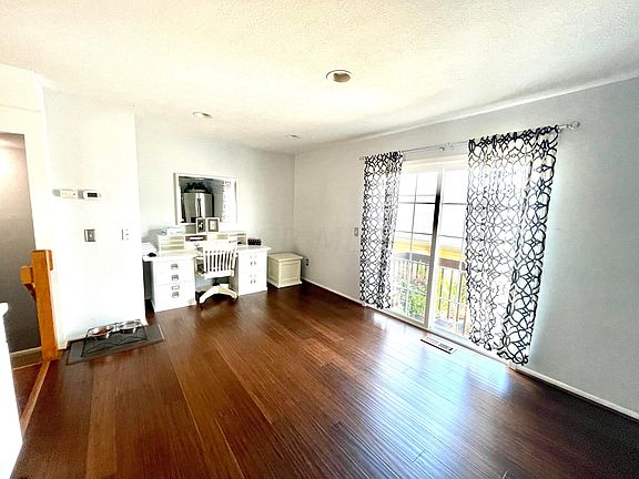 3rd image of 299 Oxford Oak Dr