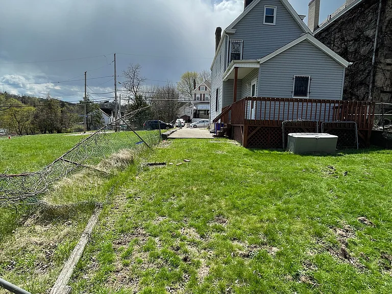 1367 Montezuma St — Photo 3