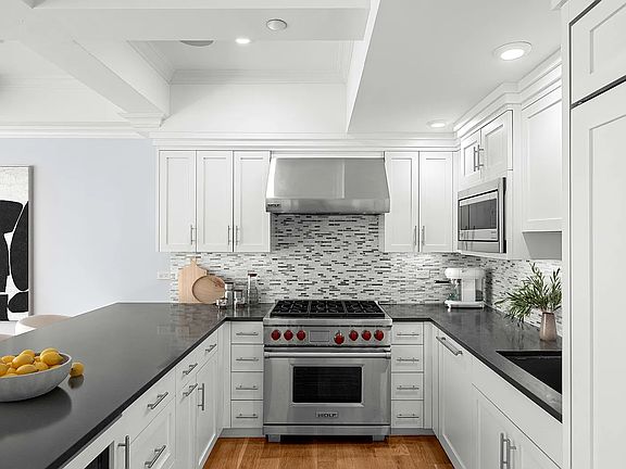 4th image of 554 E 82nd St