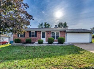 382 Cedar Run Dr, Ballwin, MO 63021