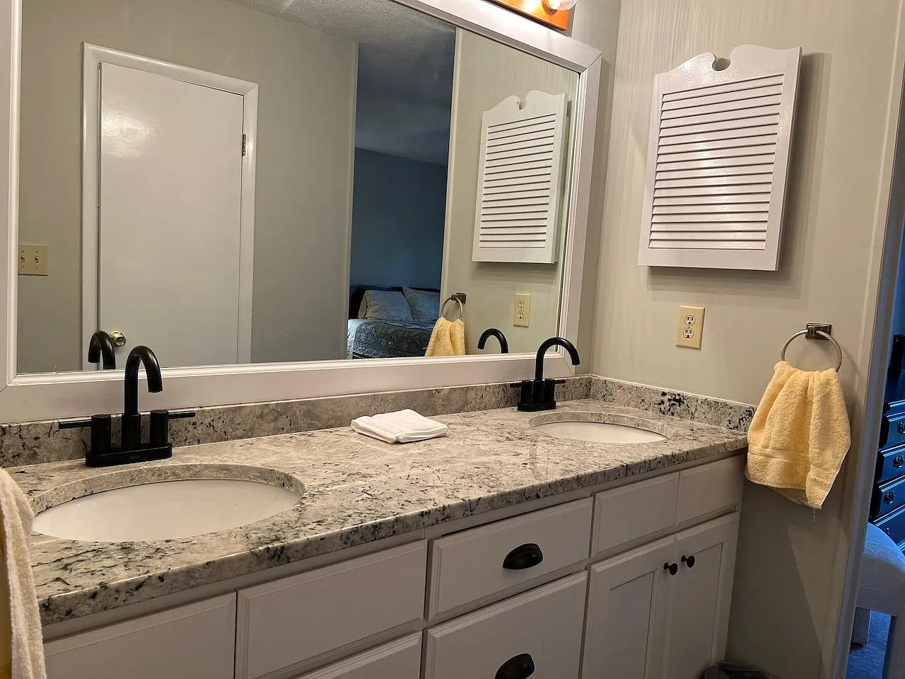 6321 Lakehaven Dr — Photo 3