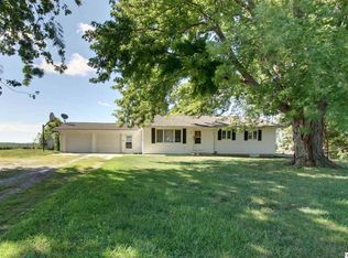 725 E County Road 550, Sutter, IL 62373