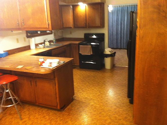 Kitchen (floor has been renewed)