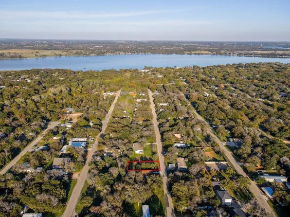 2904 Cedarhill St, Granbury, TX 76048