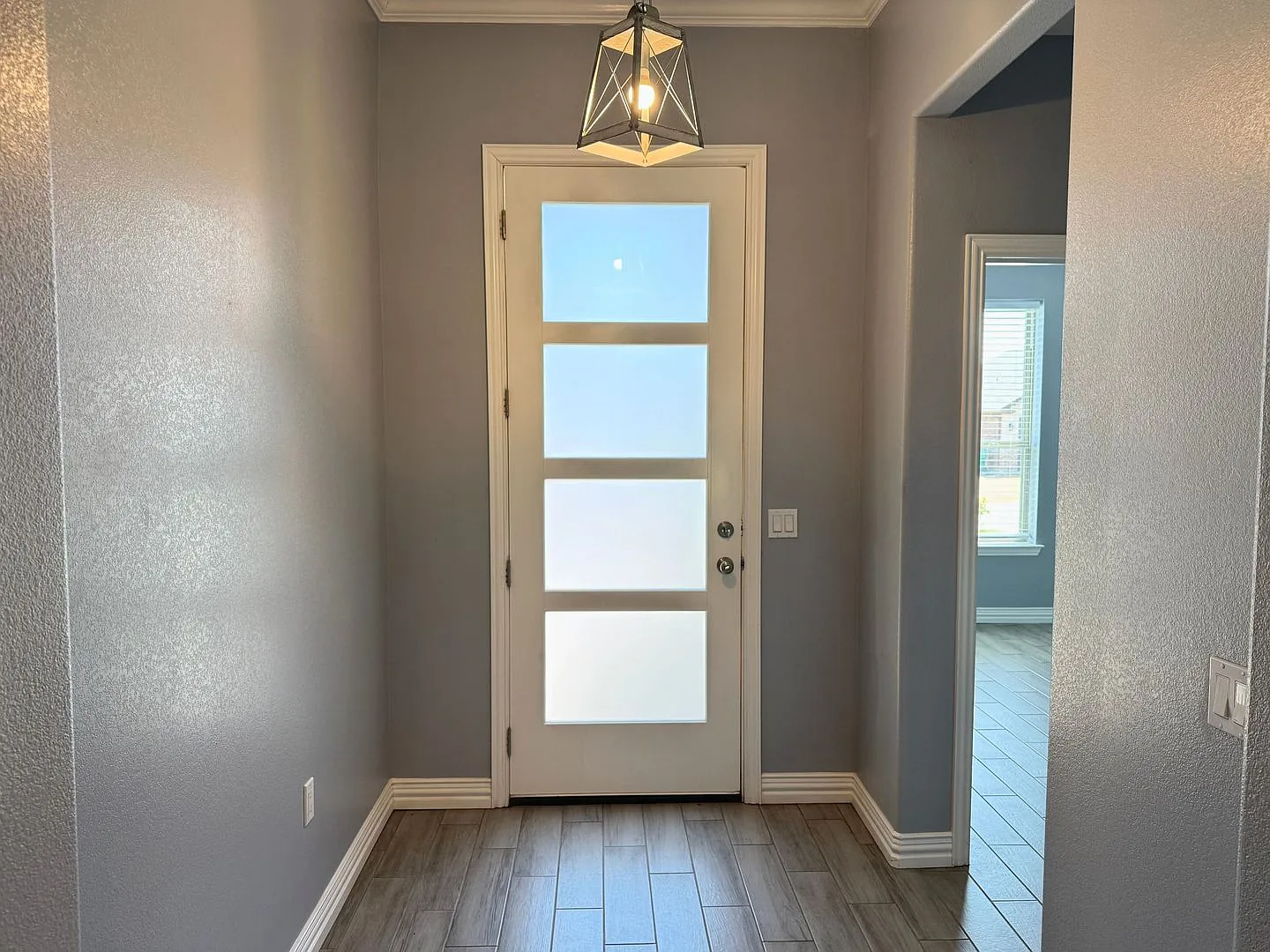Impeccable maintained 4-bedroom, 2 bath home with an open floorplan. — Photo 3