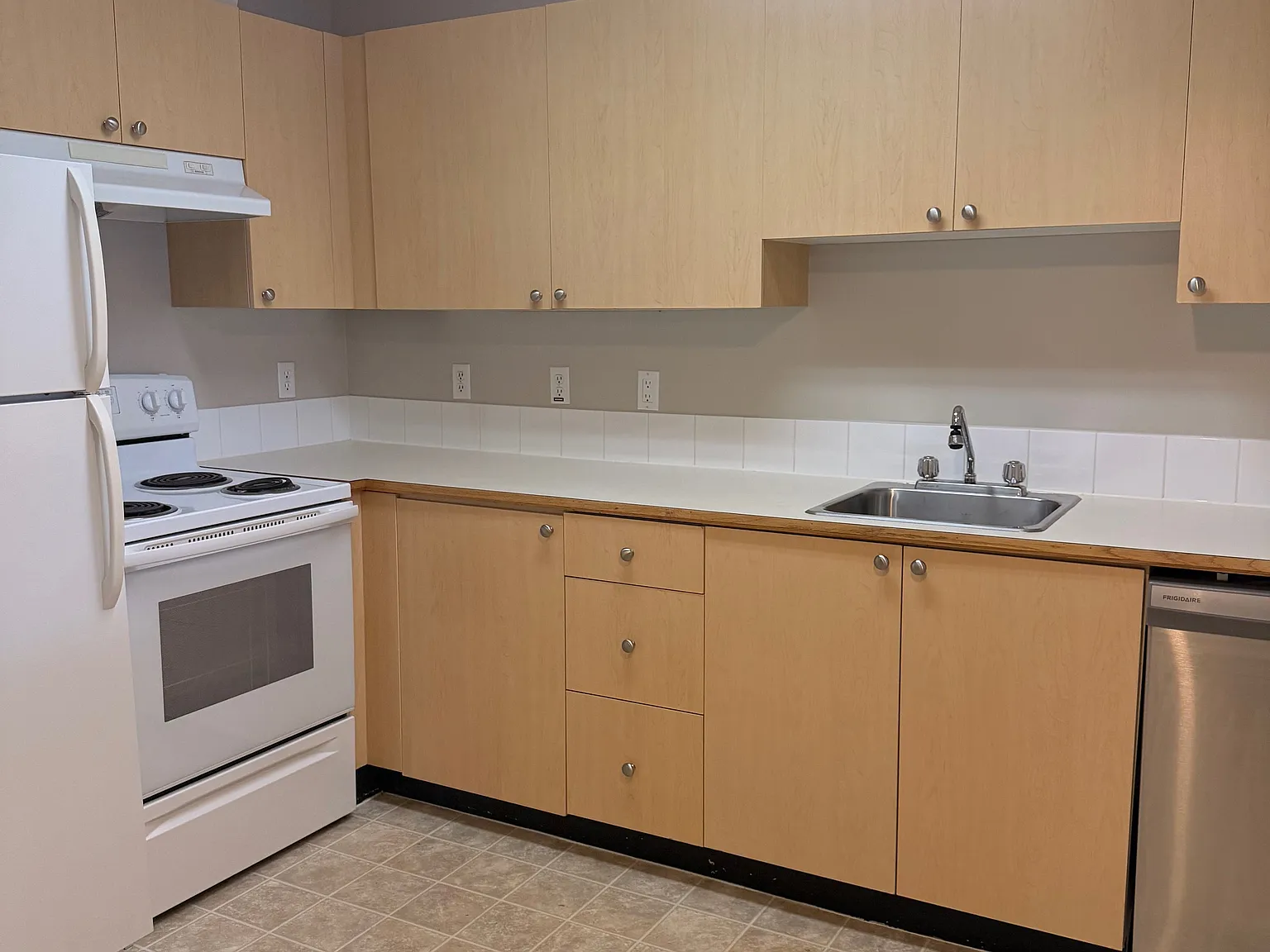 2 bed, 870 sqft, $1,990 — Photo 4