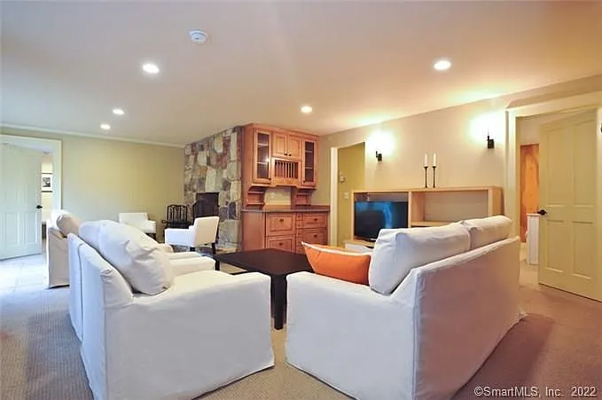 33 Sentry Hill Rd — Photo 7