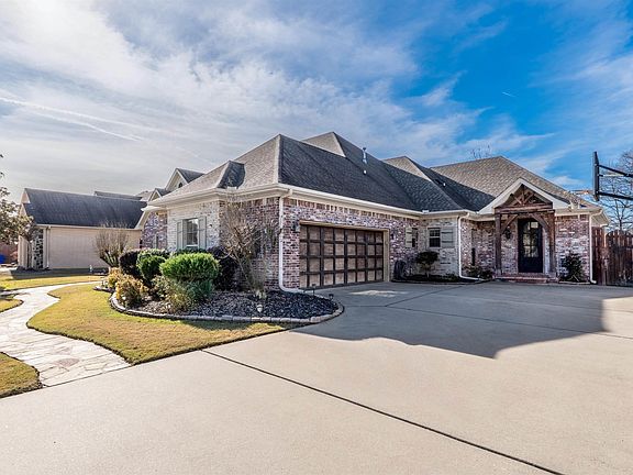 2nd image of 1105 Applewood Dr