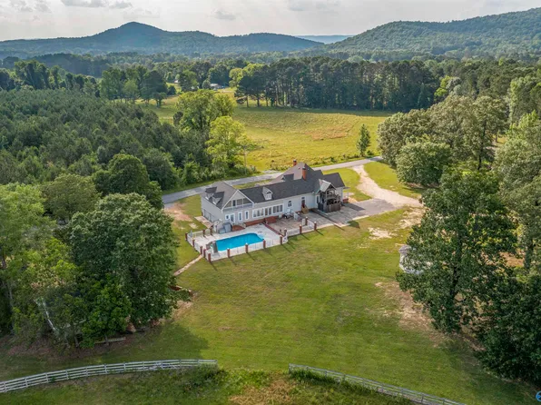 75 Babe Jackson Dr, Rainbow City, AL 35906