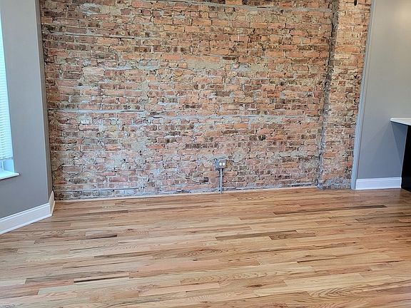 3rd image of 523 W 65th Pl