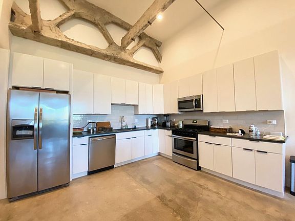 2nd image of 4601 N Paulina St #408