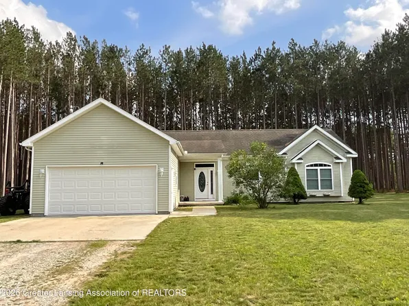 6827 Curtis Rd, Hale, MI 48739