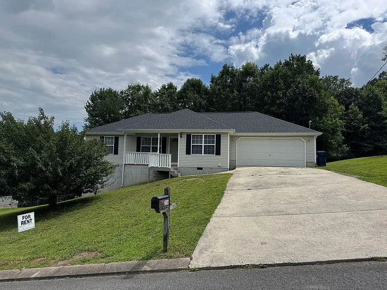 216 Pinewood Dr — Photo 6