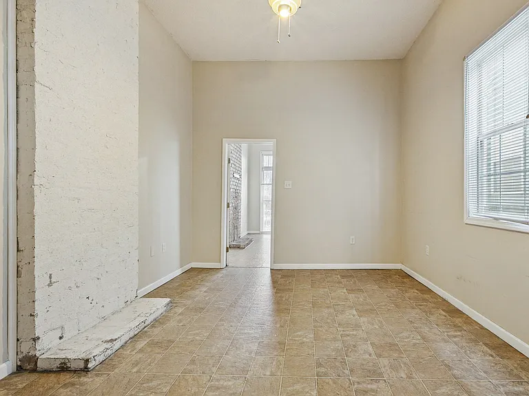 2916 Philip St — Photo 6