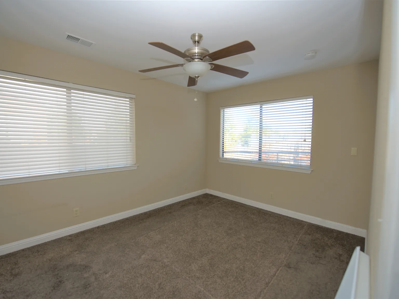 2 bed, 950 sqft, $2,623 — Photo 3