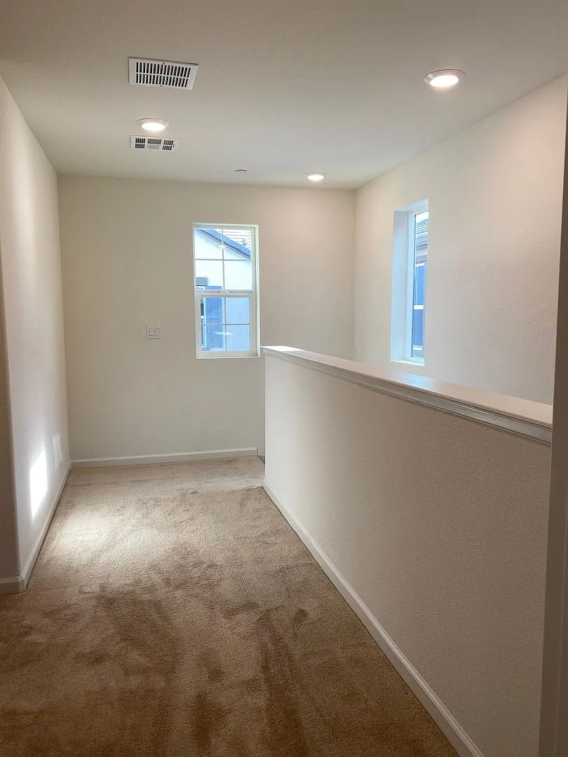 Located in Elk Grove, 3 bedroom, 2.5 bath — Photo 4