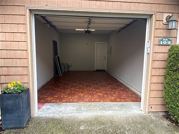 Single car garage