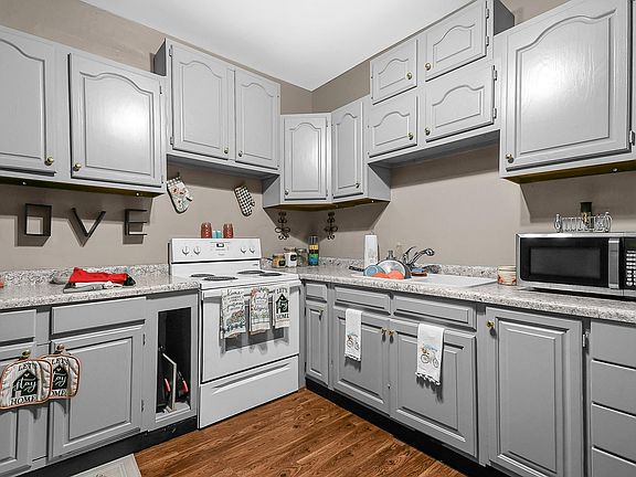 4th image of 315 Sycamore St #315 & 317