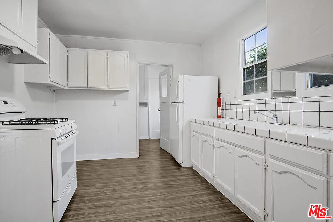3 bed, 1.0 bath, 1369 sqft, $3,595 — Photo 3