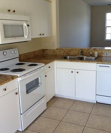 5th image of 3627 Pine Oak Cir APT 105