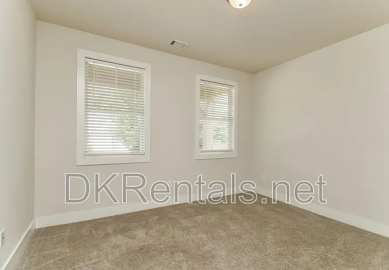 140 Stewart Glen Dr — Photo 14