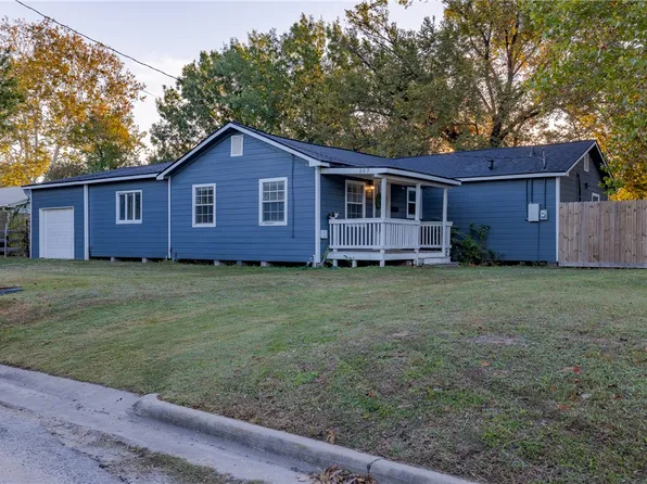 507 W Hall St, Hearne, TX 77859